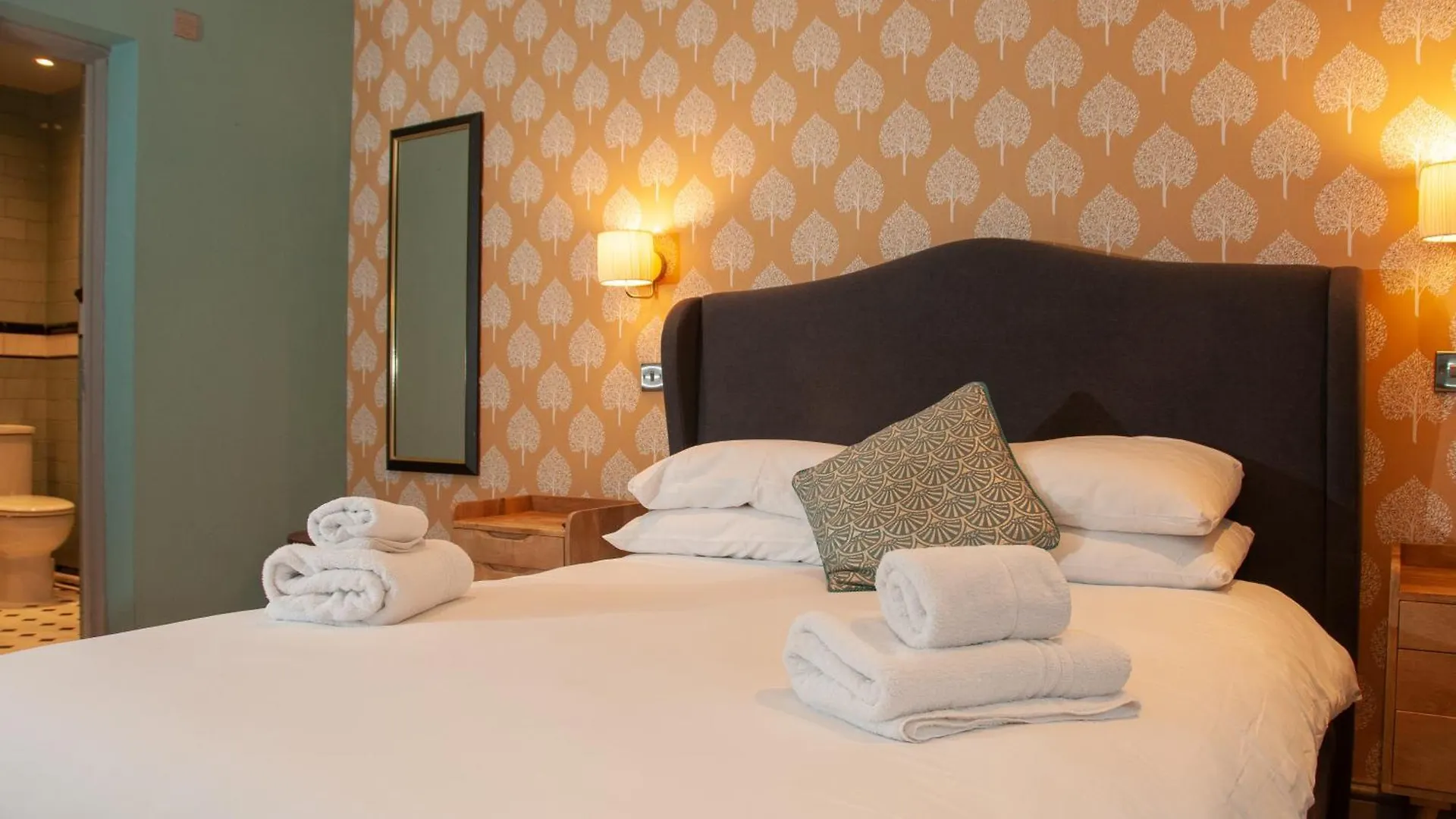 The Cowdray Arms Bed and Breakfast Worth  Ηνωμένο Βασίλειο