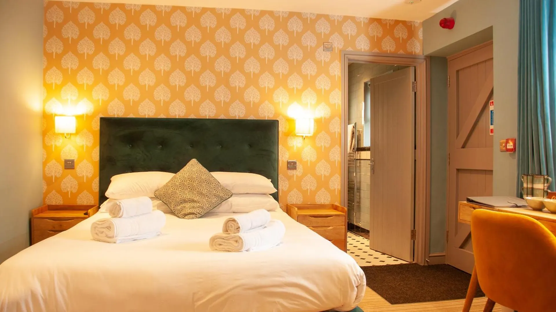 The Cowdray Arms Bed and Breakfast Worth