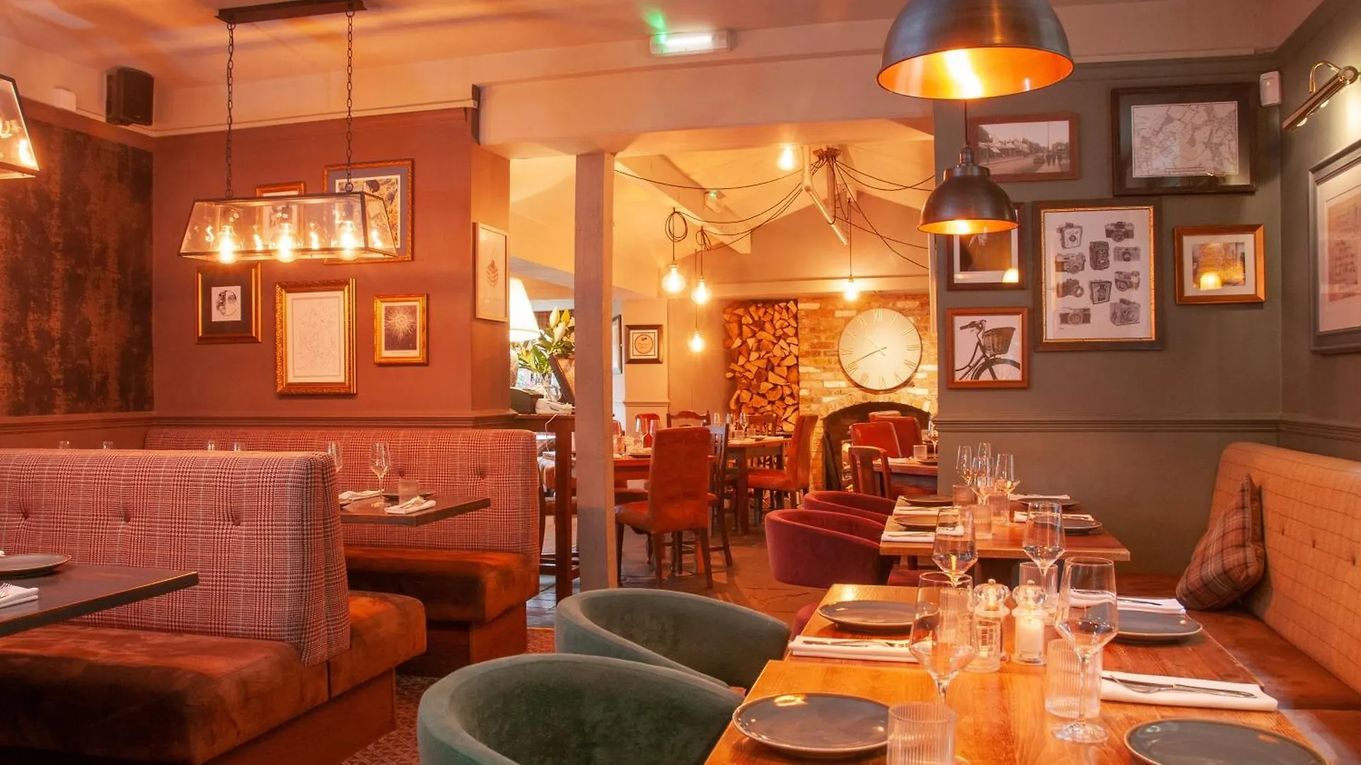 The Cowdray Arms Bed and Breakfast Worth  Worth (West Sussex)
