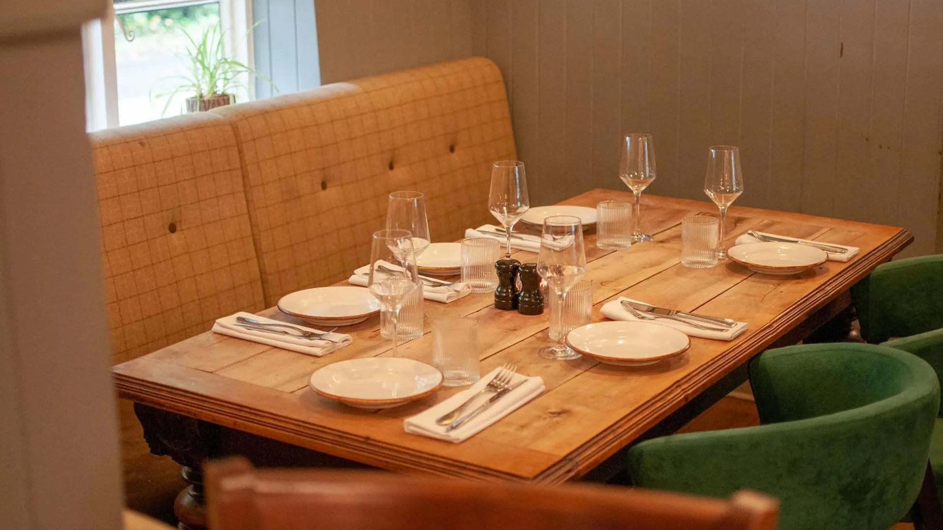 The Cowdray Arms Bed and Breakfast Worth